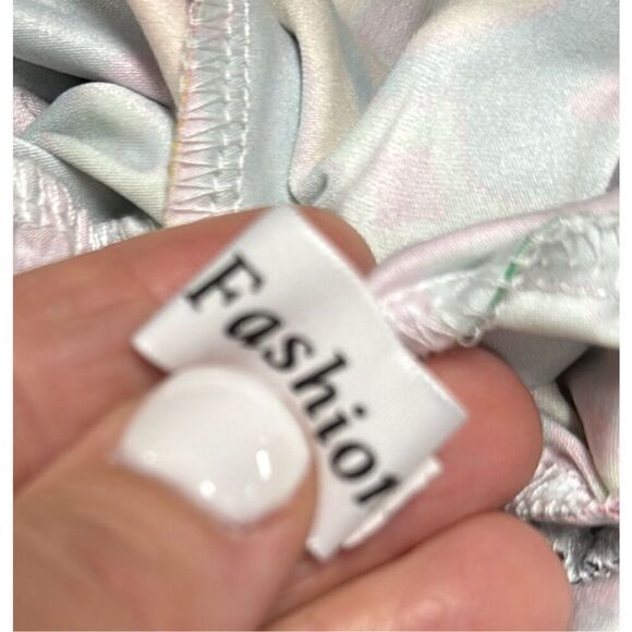 Fashion Multi Ruffle Leg Short Sleeve Romper Size Medium NEW - Picture 8 of 8